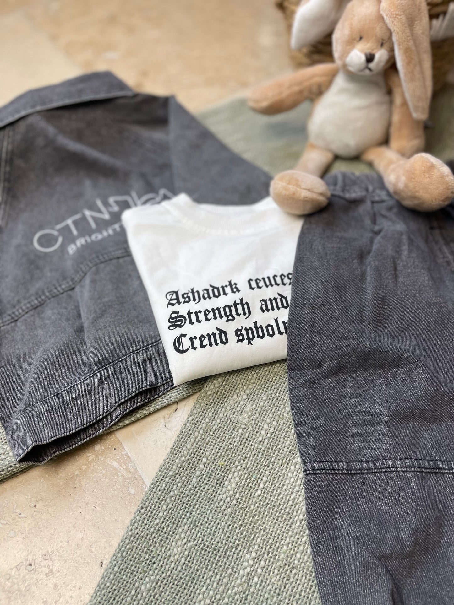 Ensemble sportwear garçon – veste en jean, pantalon cargo et pull manches longues