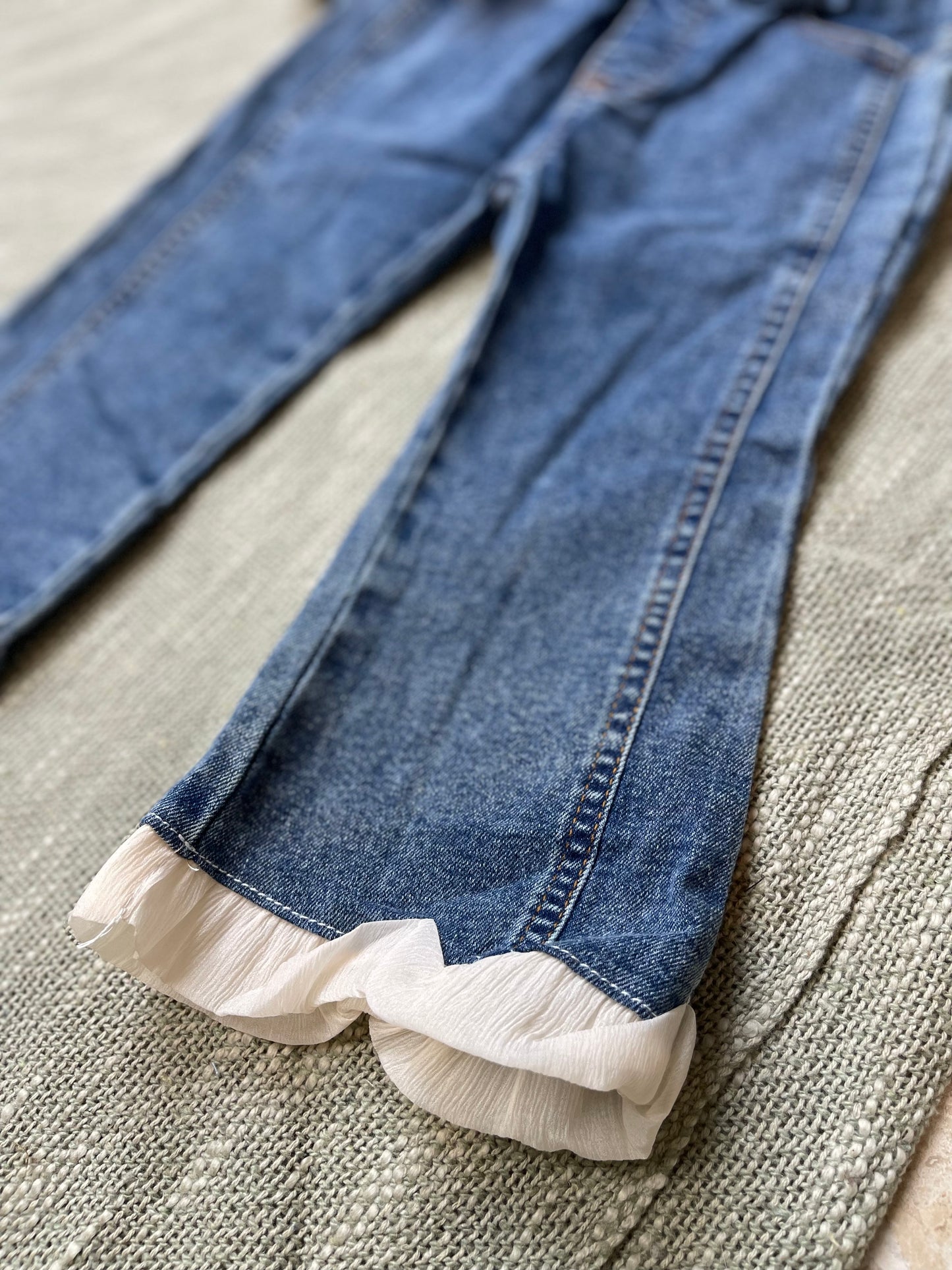 Ensemble fille 3 pièces – blazer, chemise et pantalon jean pattes d’éléphant