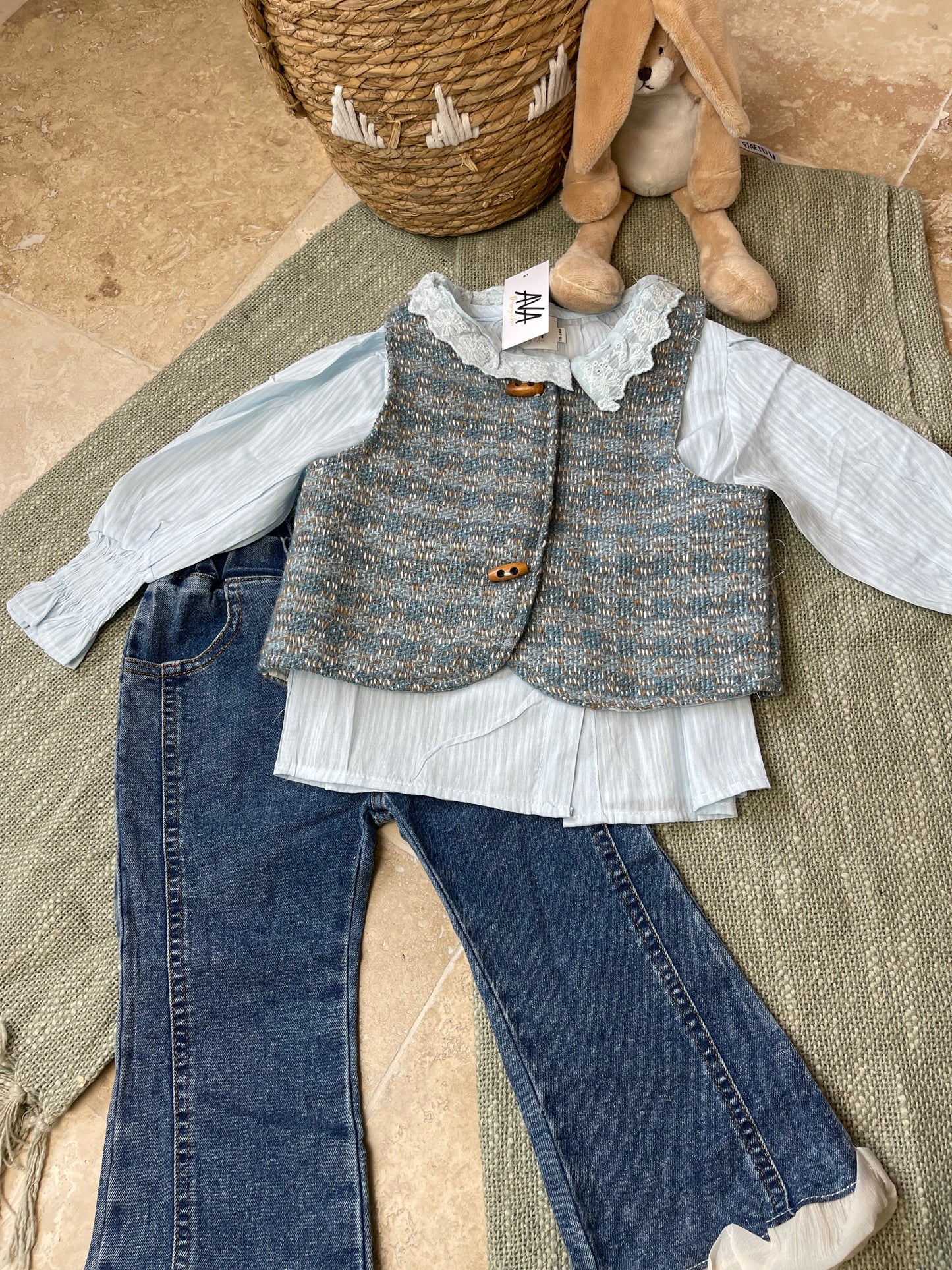 Ensemble fille 3 pièces – blazer, chemise et pantalon jean pattes d’éléphant