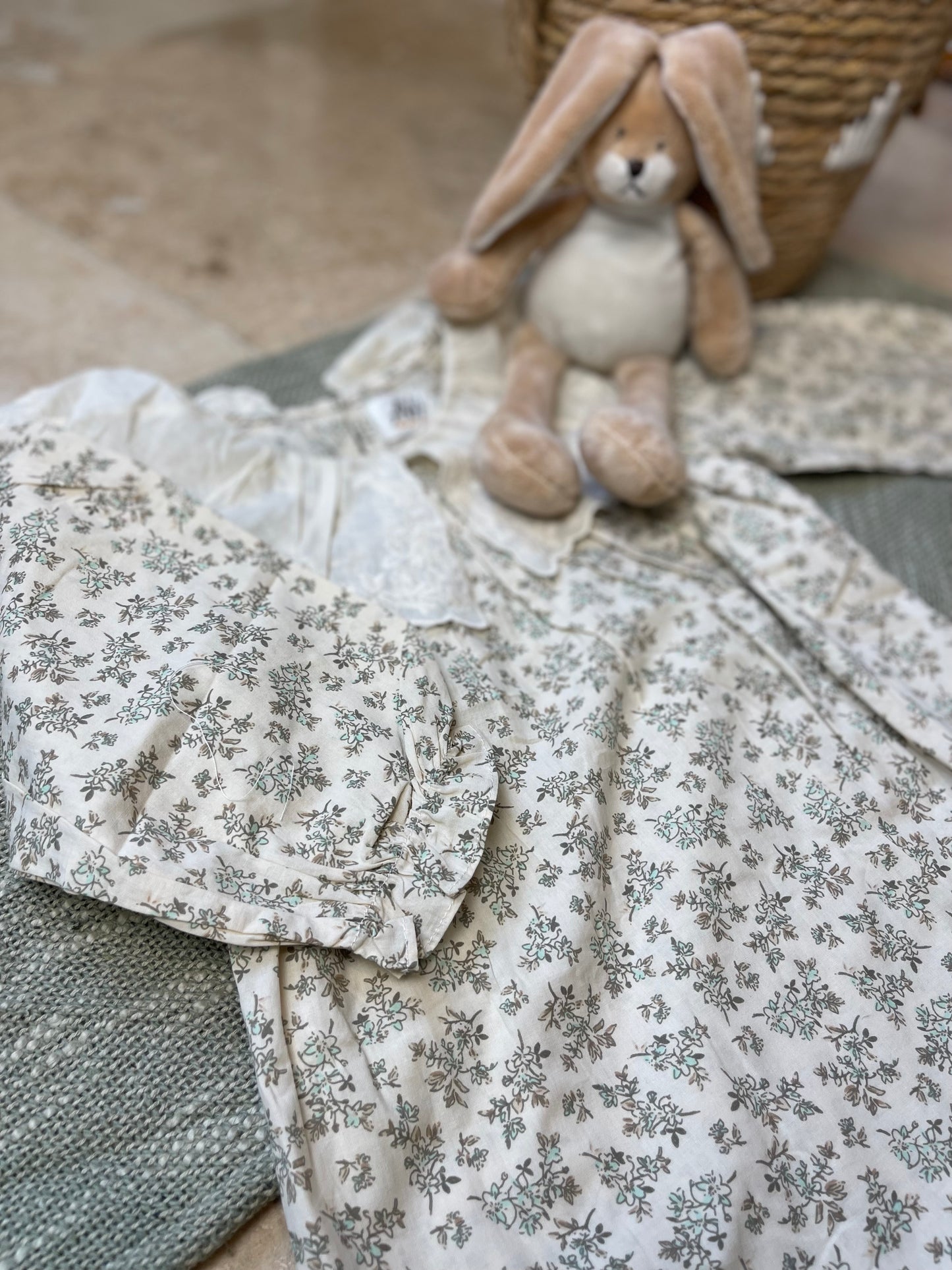 Robe fleurie col Claudine