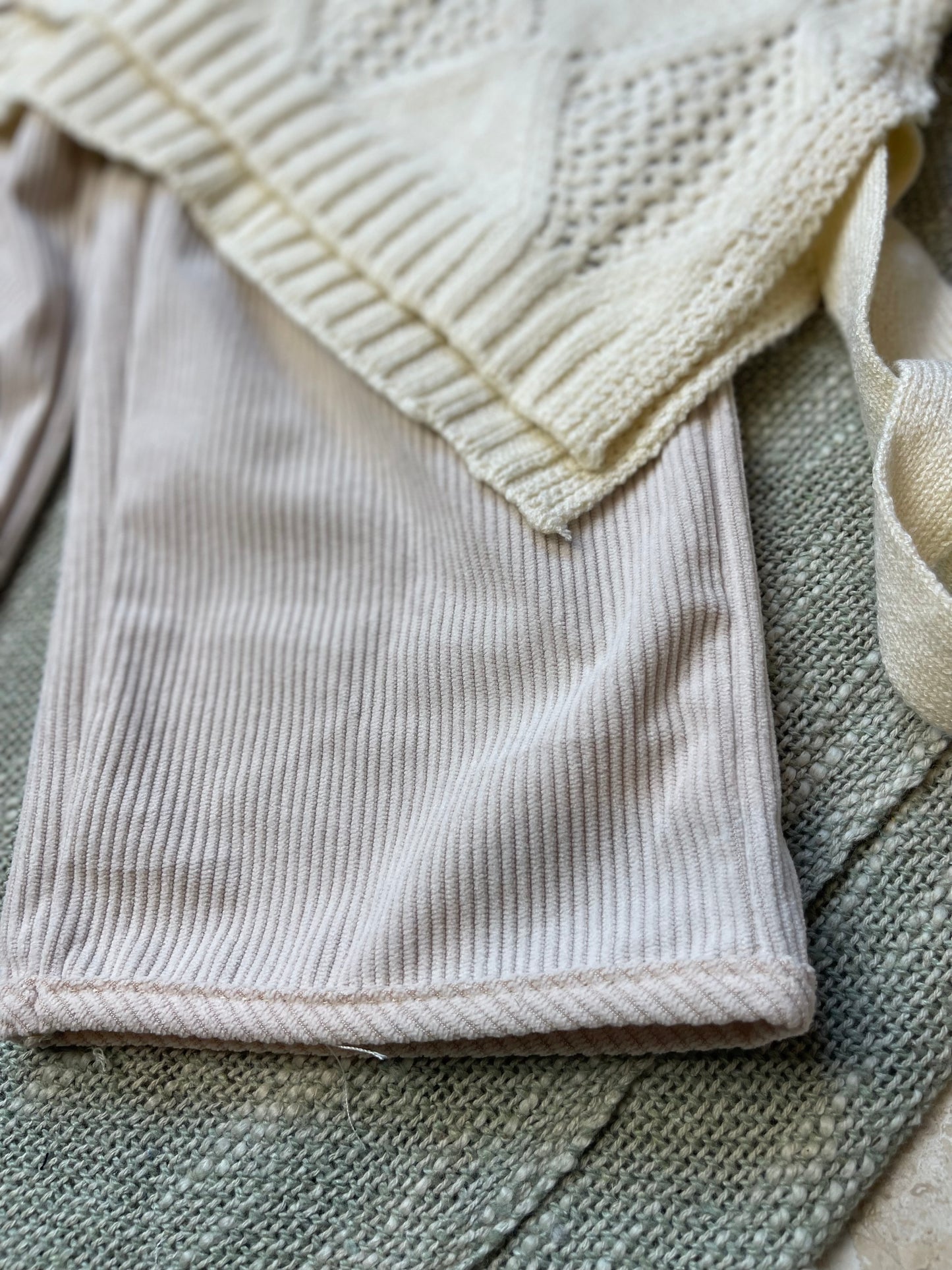 Ensemble fille 3 pièces – col Claudine, pull en laine et pantalon velours